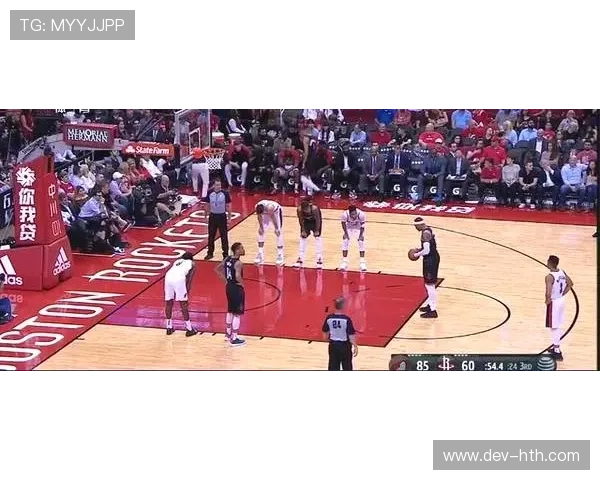 从垫底到首胜：佛罗伦萨球迷空场抗议至沸腾庆祝的心路历程。