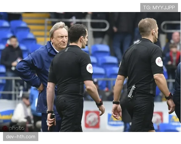 “独家专访：前英超裁判谈VAR时代，裁判组如何准备与判罚关键定位球”